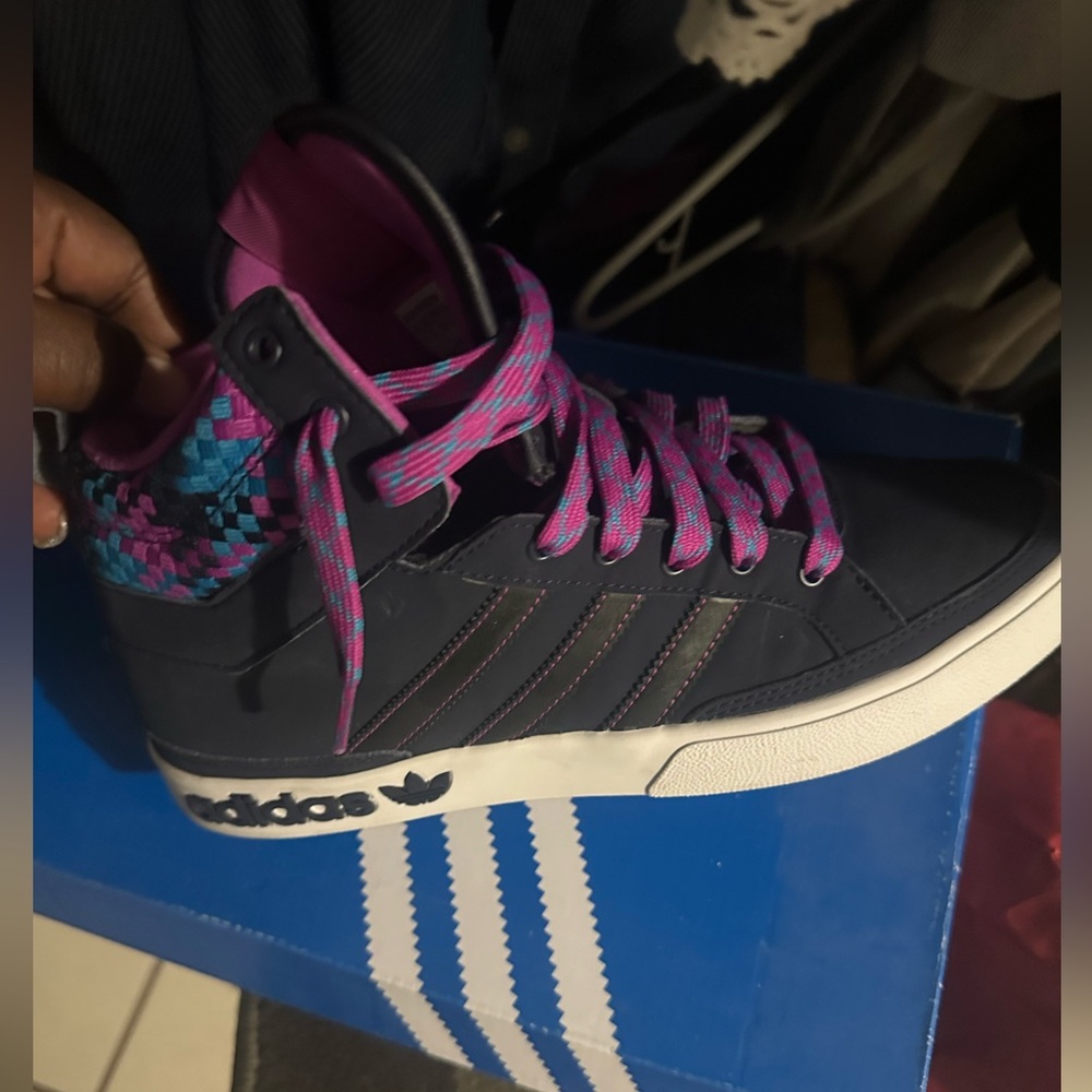 Adidas - Picture 3 of 7